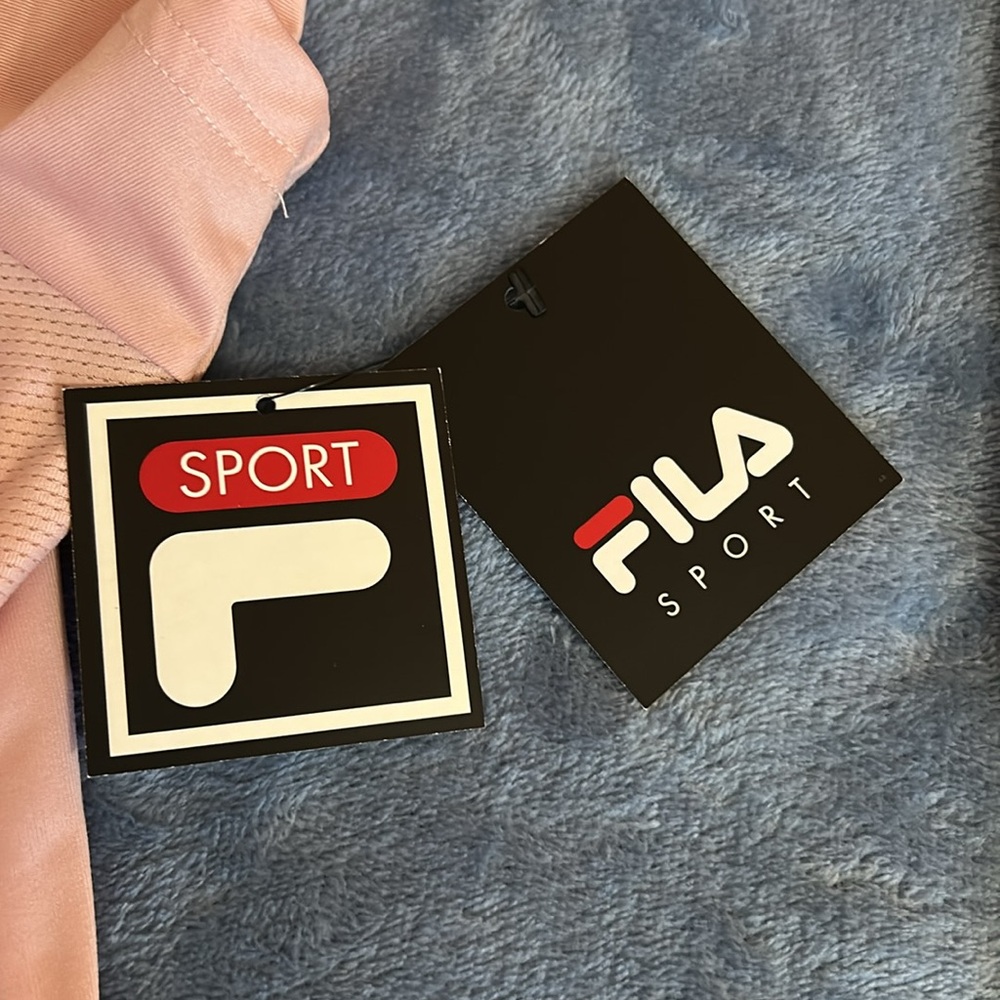 Fila Light Pink V-Neck Sports Tee. Women’s Size XL - Picture 4 of 7